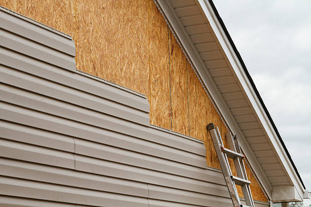 Professional Siding technician working in Chappells, SC